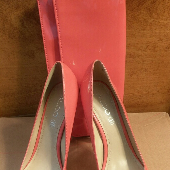 FREE Clutch (NWT) with Aldo Cape Coral Heels - Picture 4 of 8